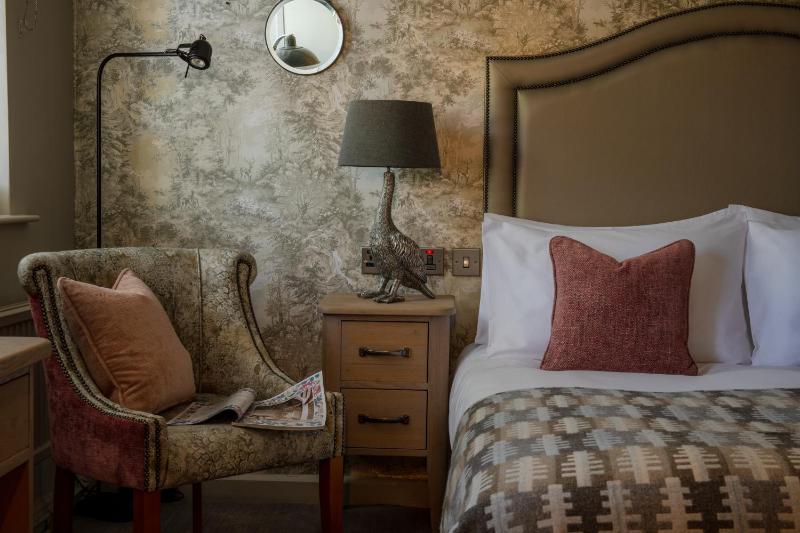 County Double or Twin Room image 1