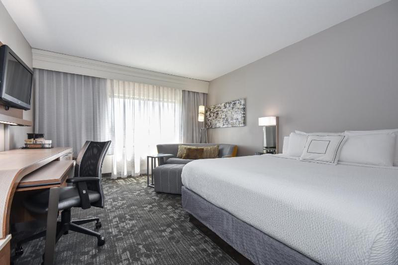 King Room with Sofa Bed image 1