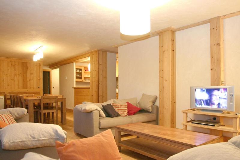 Four-Bedroom Apartment image 4