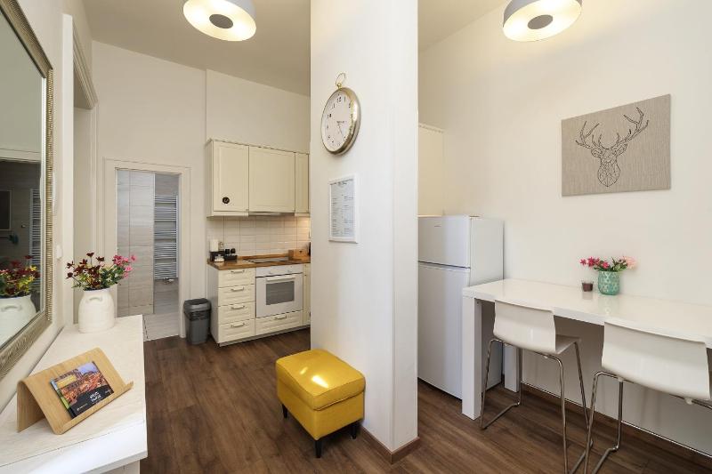 One-Bedroom Apartment image 4