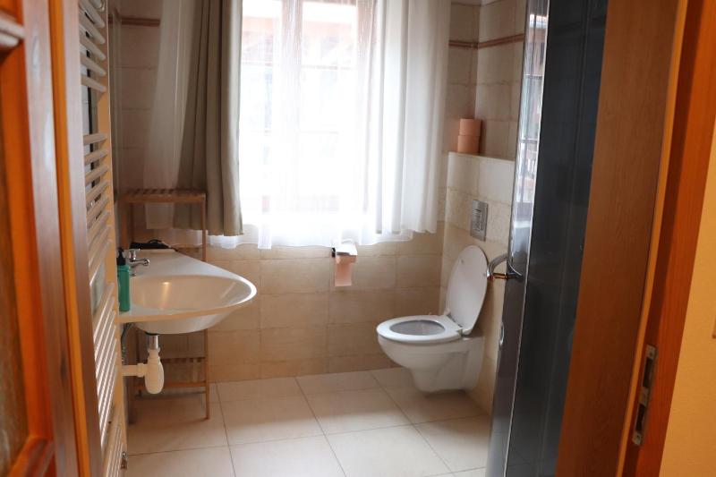 Double Room with Extra Bed image 4