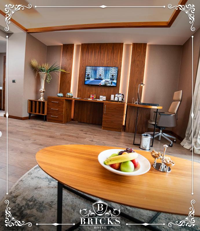 King Suite With Free Airport Transfer image 3