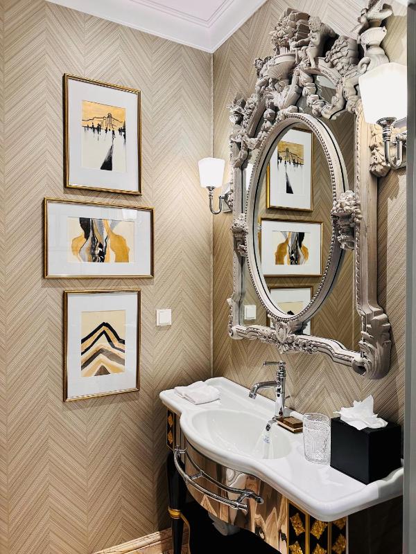 Executive King Suite image 2