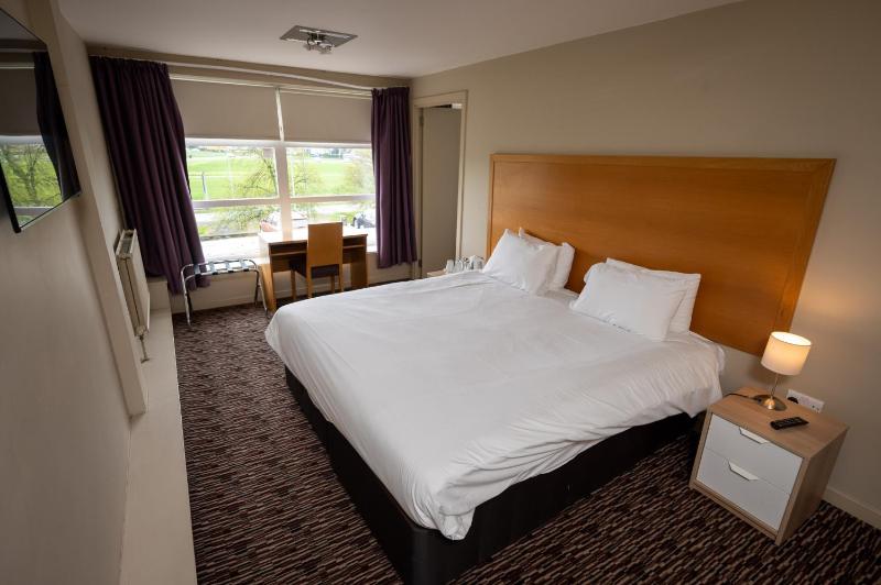 Double Room image 3
