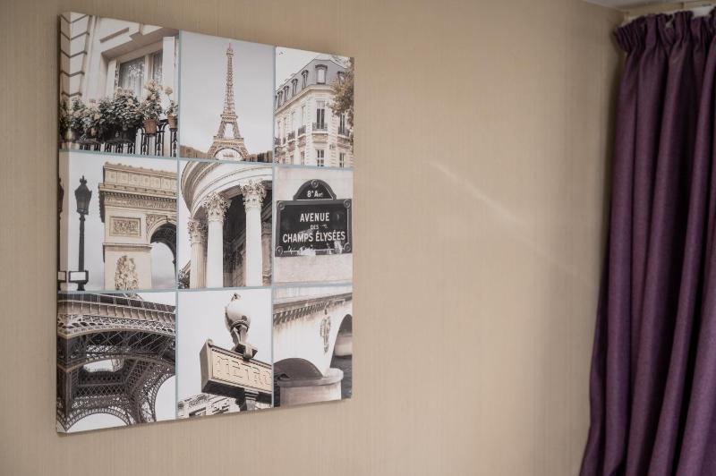 Twin Room image 3