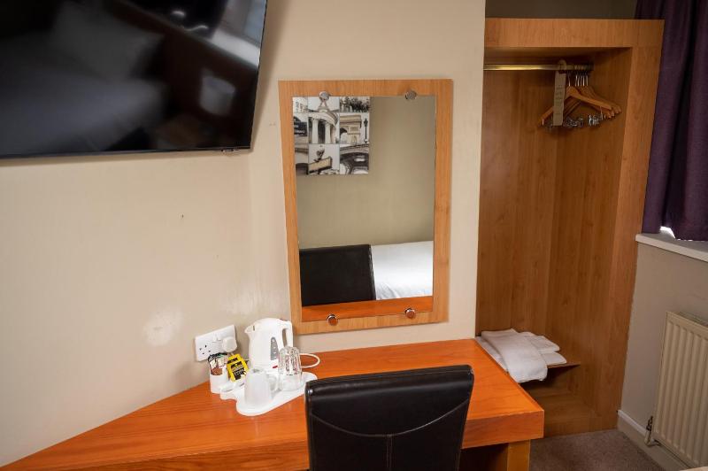 Single Room image 3