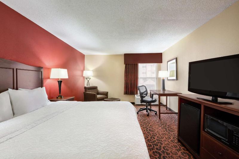 King Room with King Bed - Non-Smoking image 3