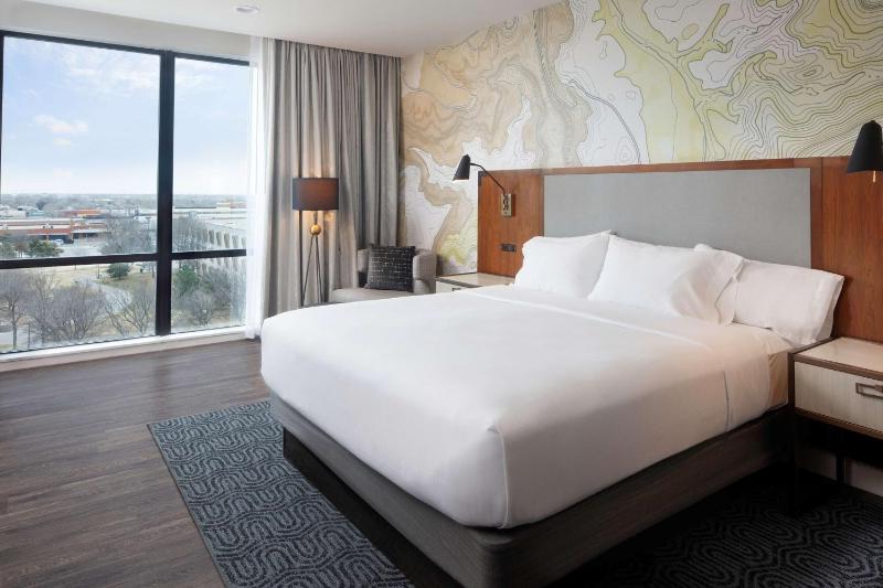 Presidential King Suite image 3