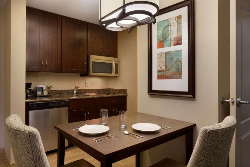 One-Bedroom King Suite - Non-Smoking image 3
