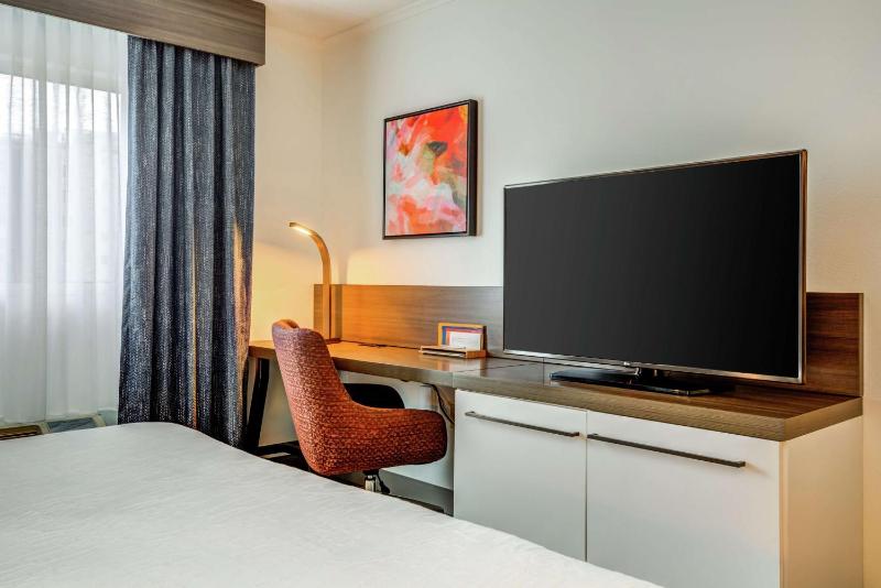 King Room with Accessible Tub - Mobility Access image 1