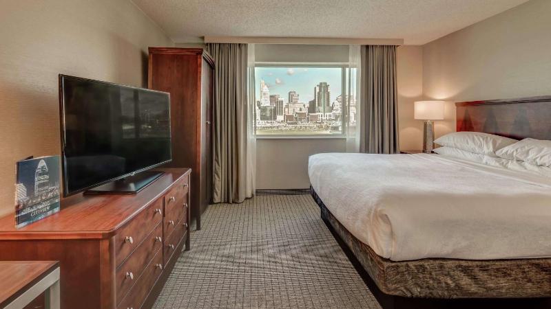 King Suite with River View - Non-Smoking image 4