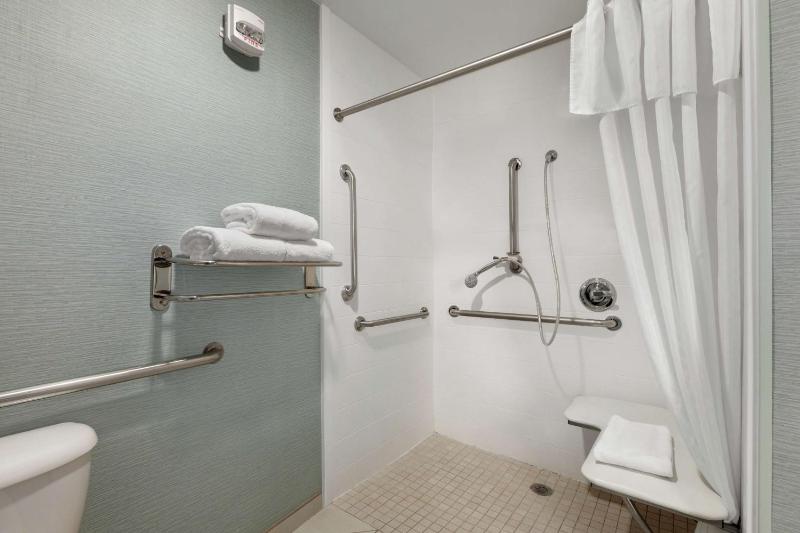 King Suite with Tub - Mobility Accessible image 4