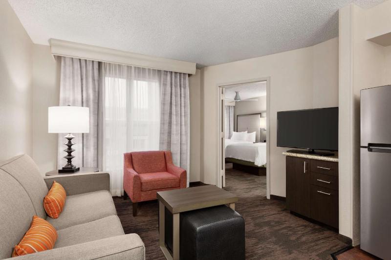 Suite with Two Double Beds and Bath Tub - Mobility and Hearing Access/Non-Smoking image 2