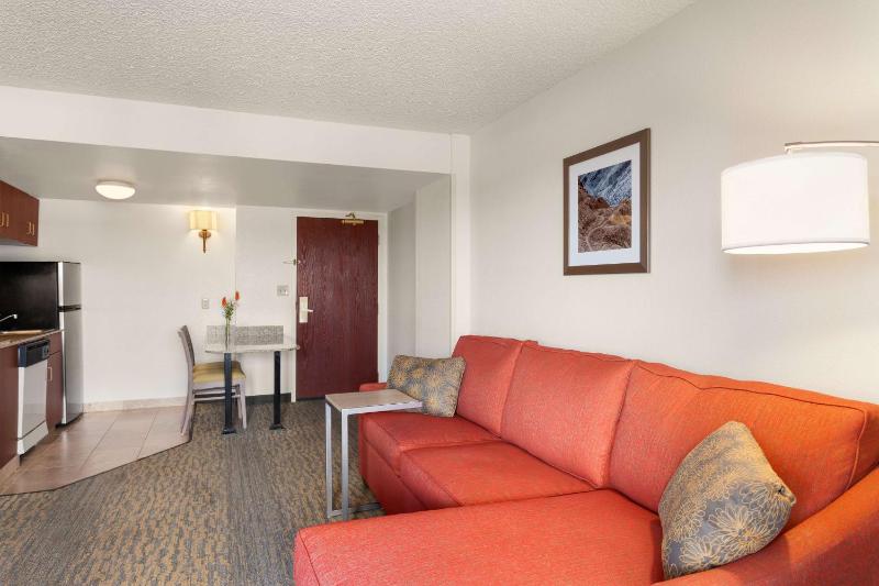 One-Bedroom King Suite with Balcony image 1