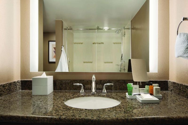 King Suite - Non-Smoking image 2