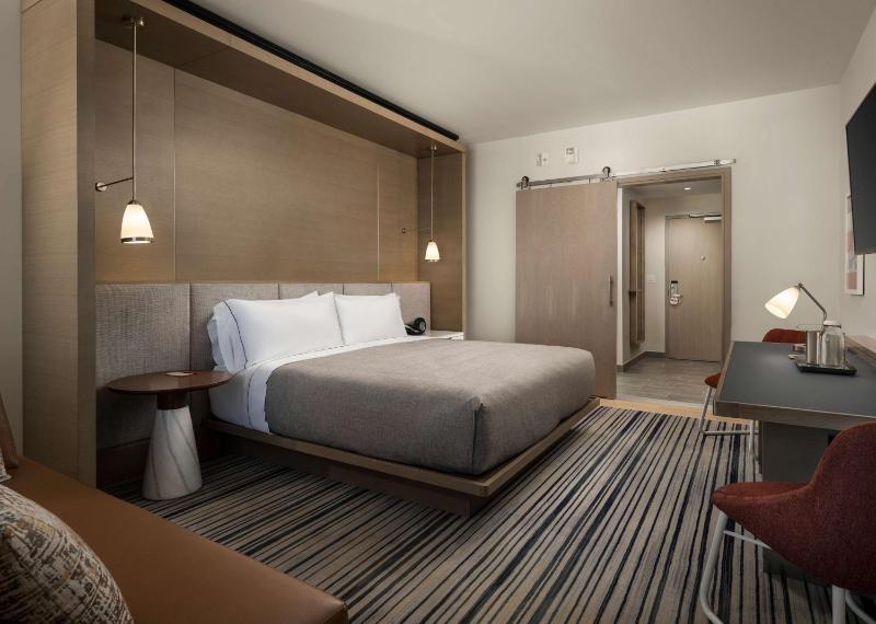 King Room - Hearing Accessible image 3