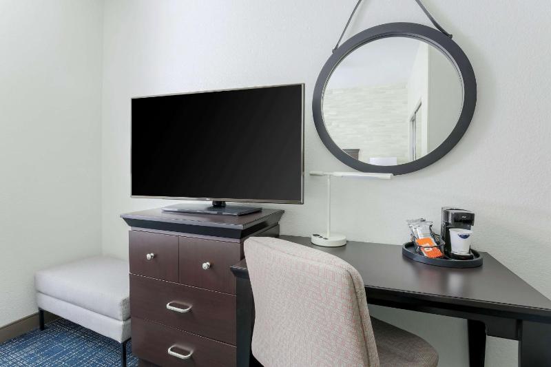 King Room image 3