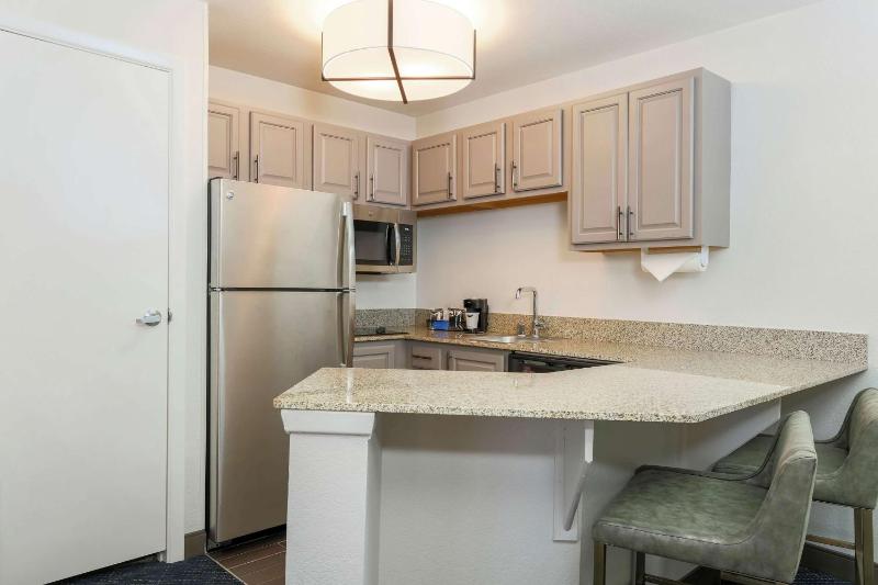 King Studio with Kitchen - Non-Smoking image 3