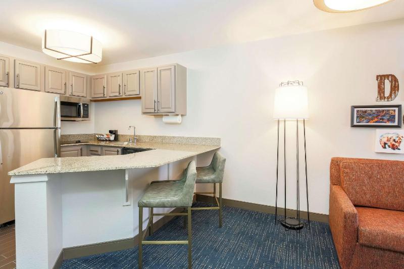 Non-Smoking King Suite with Kitchen image 3