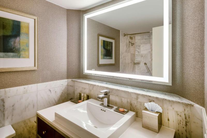 Deluxe Queen Room with Two Queen Beds image 2