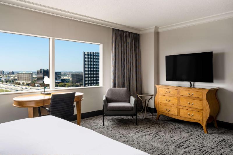 Deluxe King Room image 3