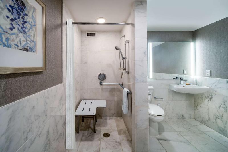Double Room with Roll-In Shower - Disability Access image 2