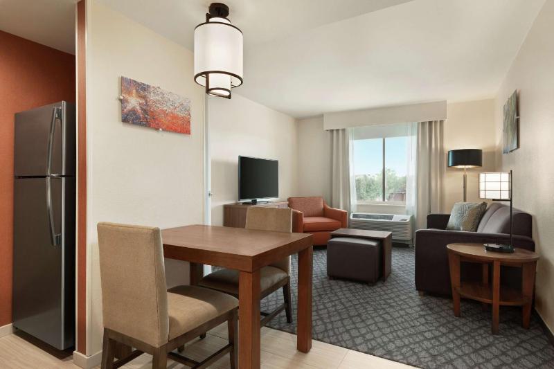 One-Bedroom Queen Suite with Two Queen Beds - Non-Smoking image 1