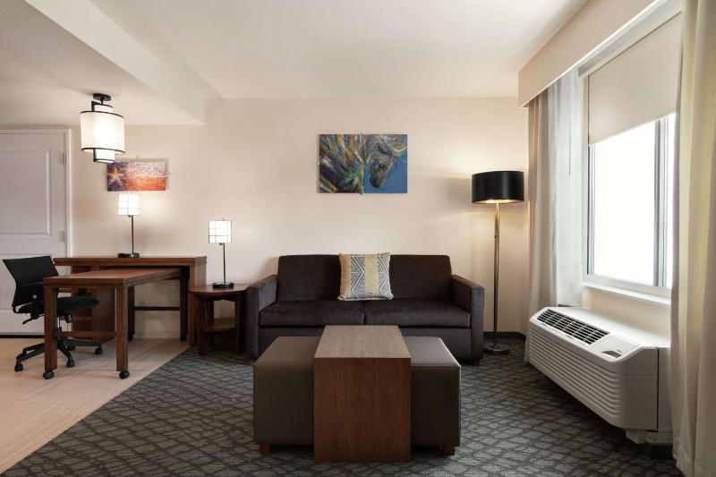 Queen Studio with Two Queen Beds - Mobility and Hearing Access/Non-Smoking image 1