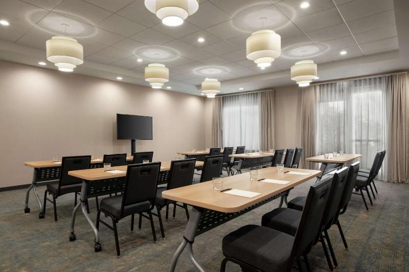 Homewood Suites by Hilton Houston NW at Beltway 8 - image 46