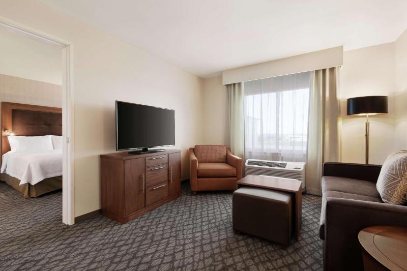 One-Bedroom Queen Suite with Two Queen Beds - Non-Smoking image 3
