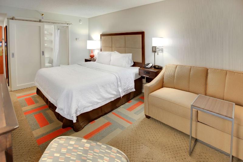 Deluxe King Room - Non-Smoking image 1