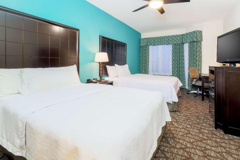 One-Bedroom Queen Suite with Two Queen Beds - Non-Smoking image 4