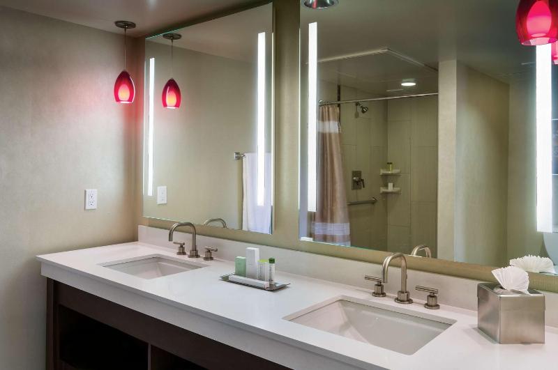 DoubleTree By Hilton Los Angeles Downtown - image 3
