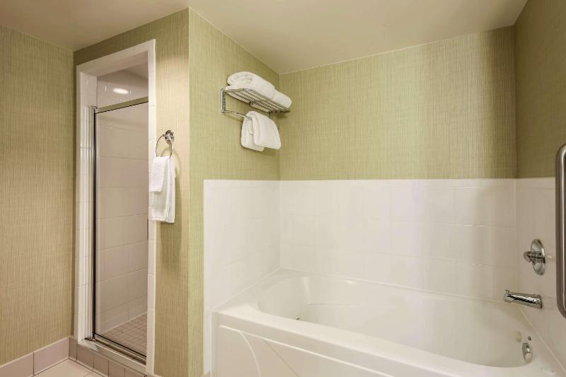 One-Bedroom King Suite with Sofa Bed image 3