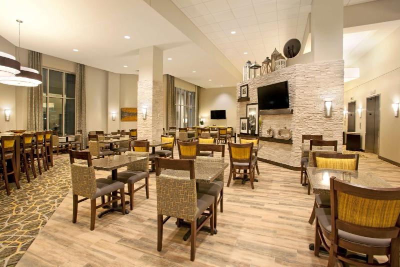 Hampton Inn & Suites Minneapolis/Downtown - image 14