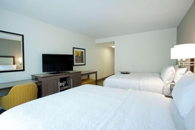 Queen Room with Two Queen Beds image 3