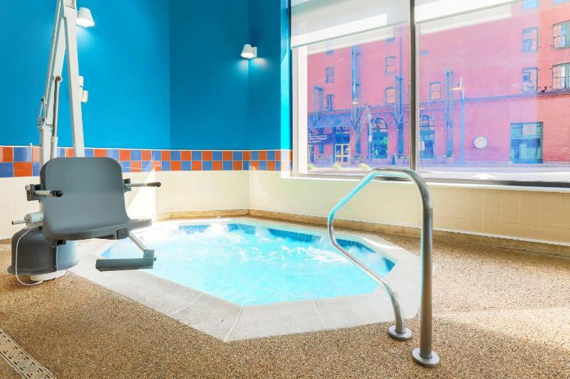 Hampton Inn & Suites Pittsburgh-Downtown - image 31