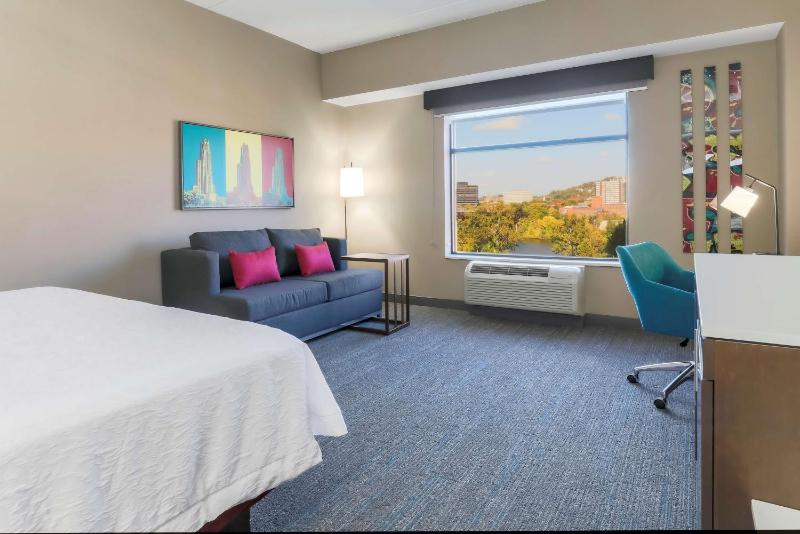 Hampton Inn & Suites Pittsburgh-Downtown - image 40