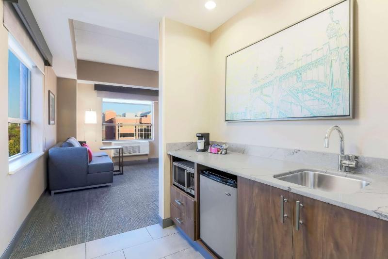 Hampton Inn & Suites Pittsburgh-Downtown - image 19