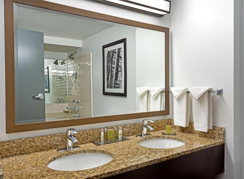 King Room with Poolside Patio and Whirlpool - Non-Smoking image 3
