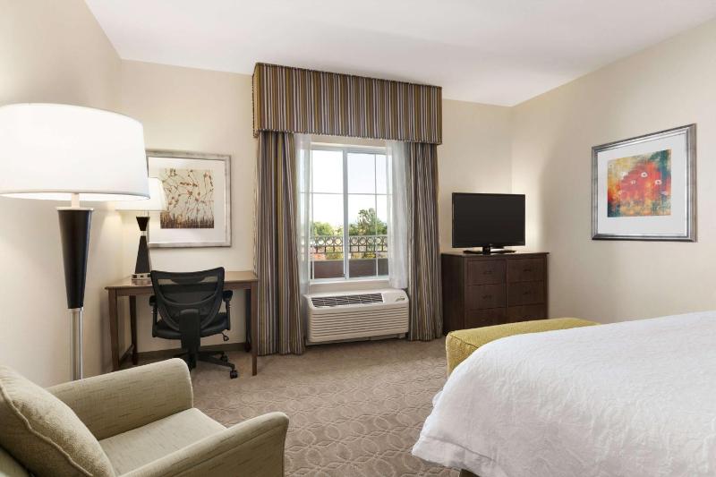 King Room - Non-Smoking image 3