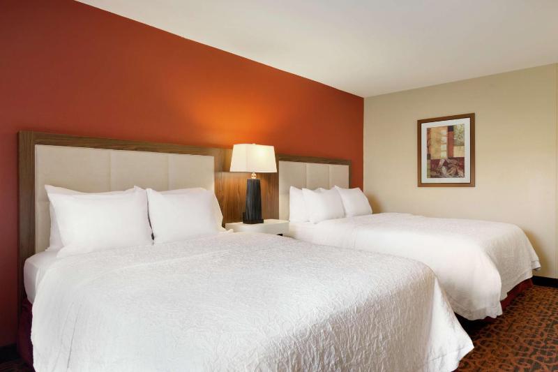 Room with Two Queen Beds - Non-Smoking image 4