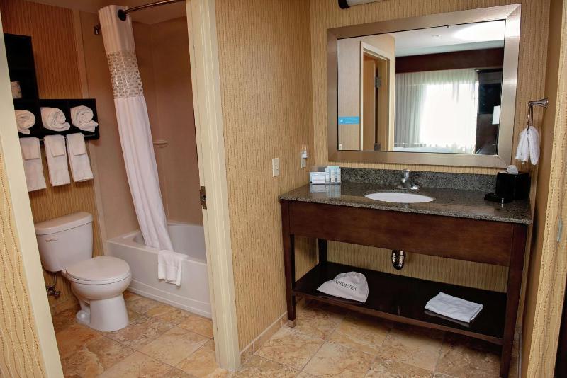 Hampton Inn & Suites Bradenton Downtown Historic District - image 13