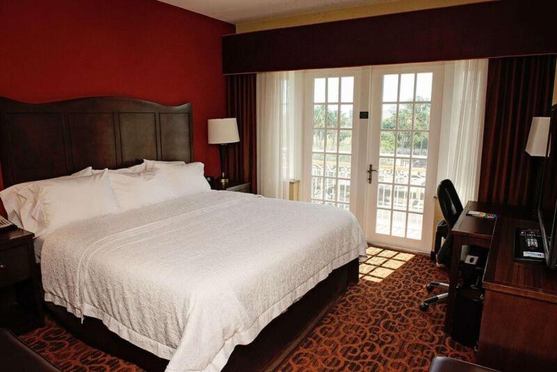Hampton Inn & Suites Bradenton Downtown Historic District - image 16