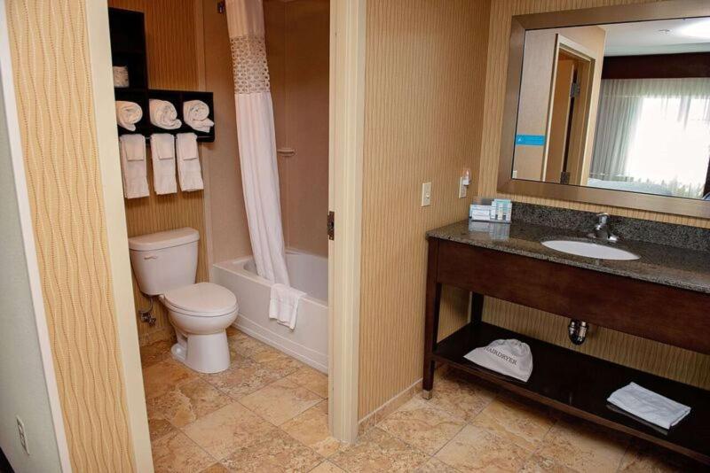 Hampton Inn & Suites Bradenton Downtown Historic District - image 23