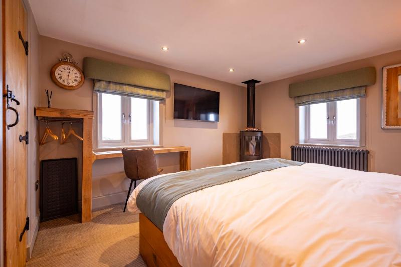 Superior Double with En-Suite image 3