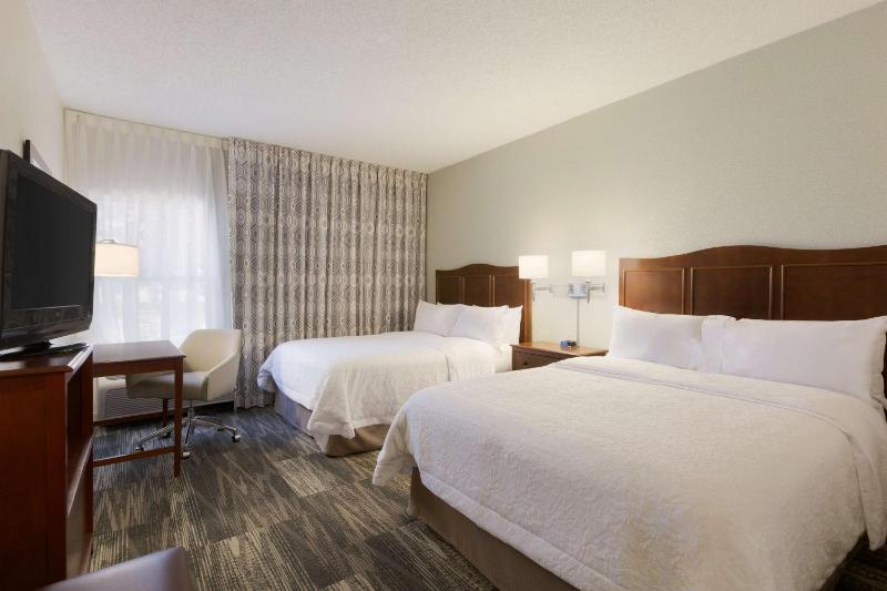 Queen Room with Two Queen Beds - Mobility Access/Non-Smoking image 3