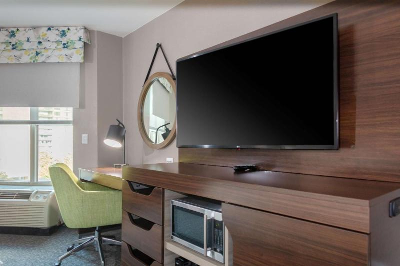 King Room with Bath Tub - Mobility Access image 3