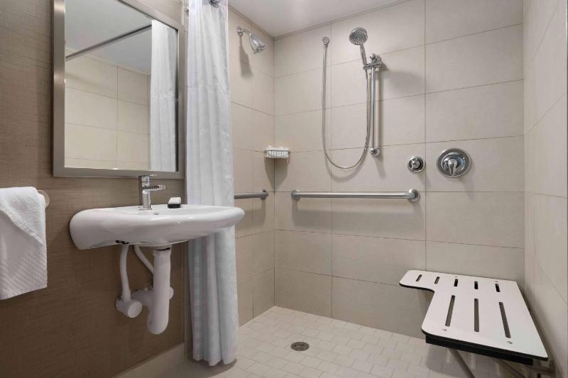 King Suite with Roll-In Shower - Mobility/Hearing Accessible - Non-Smoking image 3