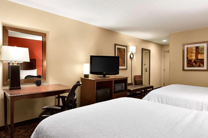 Room with Two Queen Beds - Non-Smoking image 3